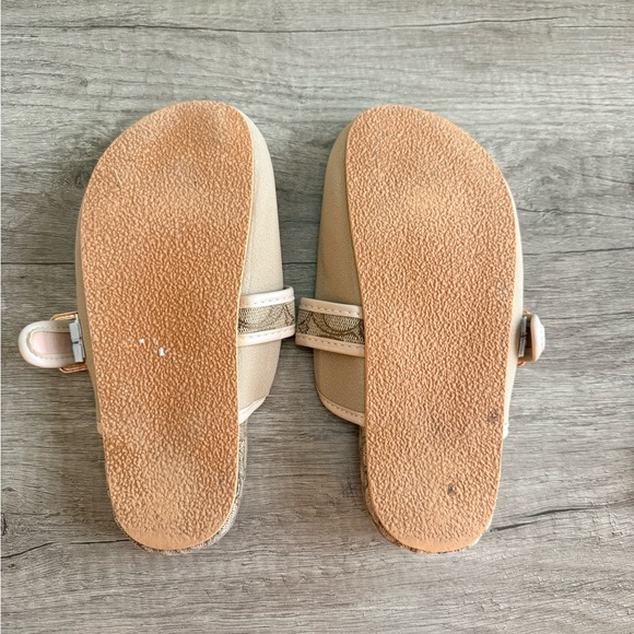 Tan slip on shoes - Picture 2 of 2